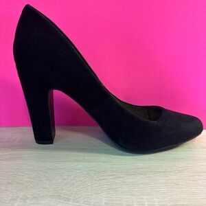 Women black heels size 7.5